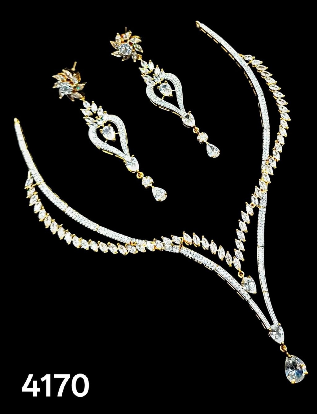 Elegant Crystal Jewelry Set - SA00840PB Sparkling necklace and earrings for special occasions